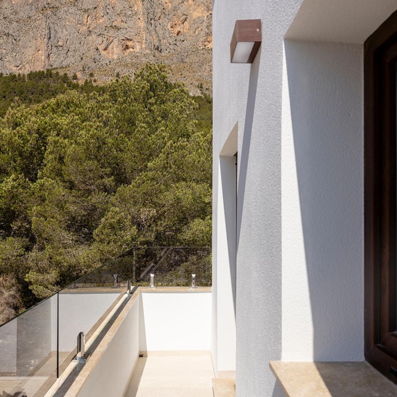 780